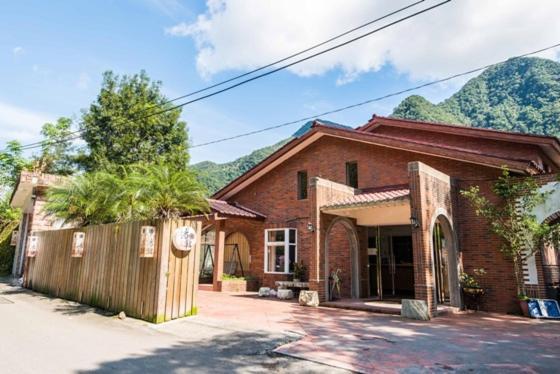 Отель Wulai Town House Экстерьер фото